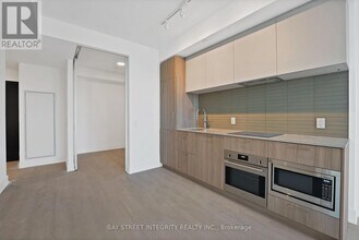 36 Olive Ave in Toronto, ON - Building Photo - Building Photo