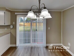 13806 NE 49th St in Vancouver, WA - Building Photo - Building Photo