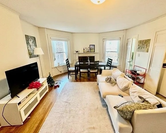 910 Beacon St, Unit 2 in Boston, MA - Foto de edificio - Building Photo