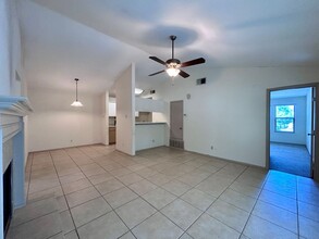 313 Regatta Ct-Unit -A in Lakeway, TX - Foto de edificio - Building Photo