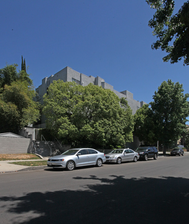 Roxbury Apartments in Encino, CA - Building Photo