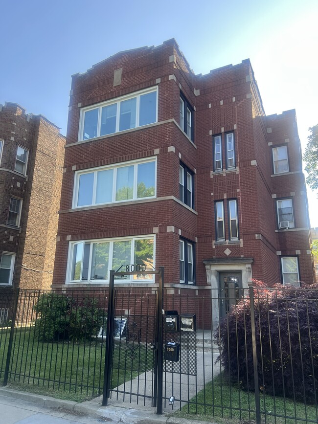 8000 S Champlain Ave