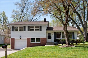 6415 Londonderry Dr in Cary, IL - Building Photo