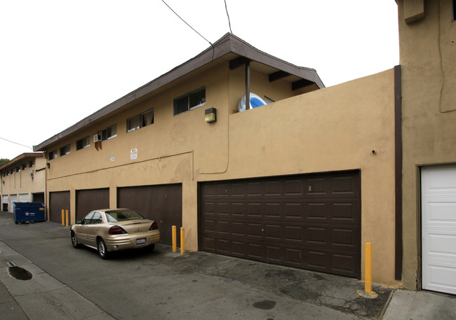 324 E Wakefield Ave in Anaheim, CA - Foto de edificio - Building Photo