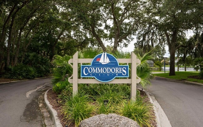 2325 Commodores Club Blvd in St. Augustine, FL - Foto de edificio - Building Photo