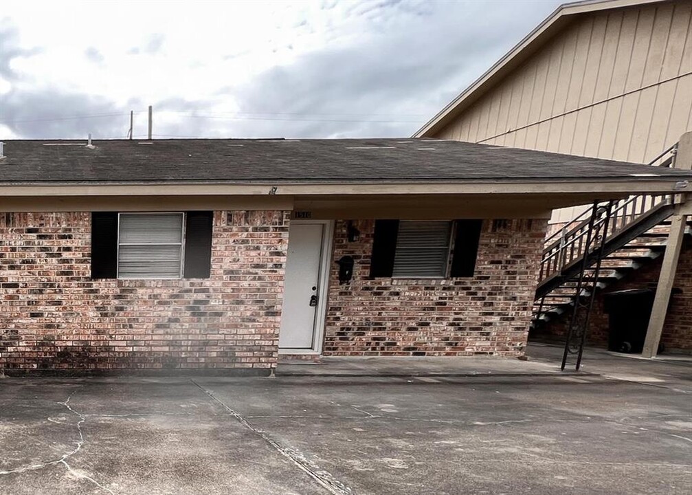 1510 Kent Ave in Nederland, TX - Building Photo