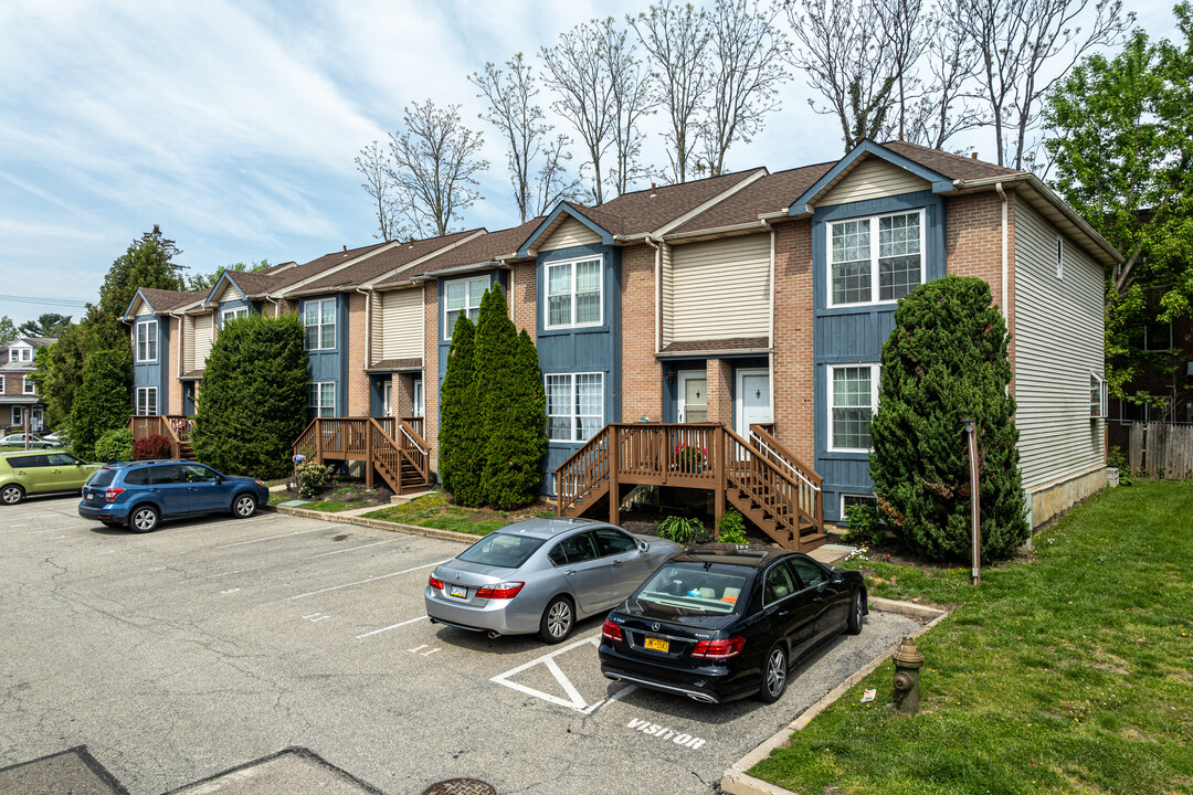 Abbey Lane Condominium in Philadelphia, PA - Building Photo