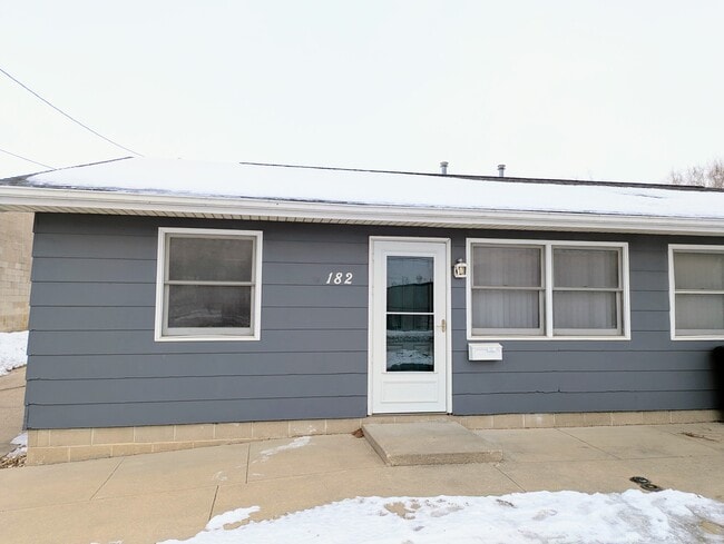 182 3rd Ave, Unit 182 in Marion, IA - Building Photo - Building Photo