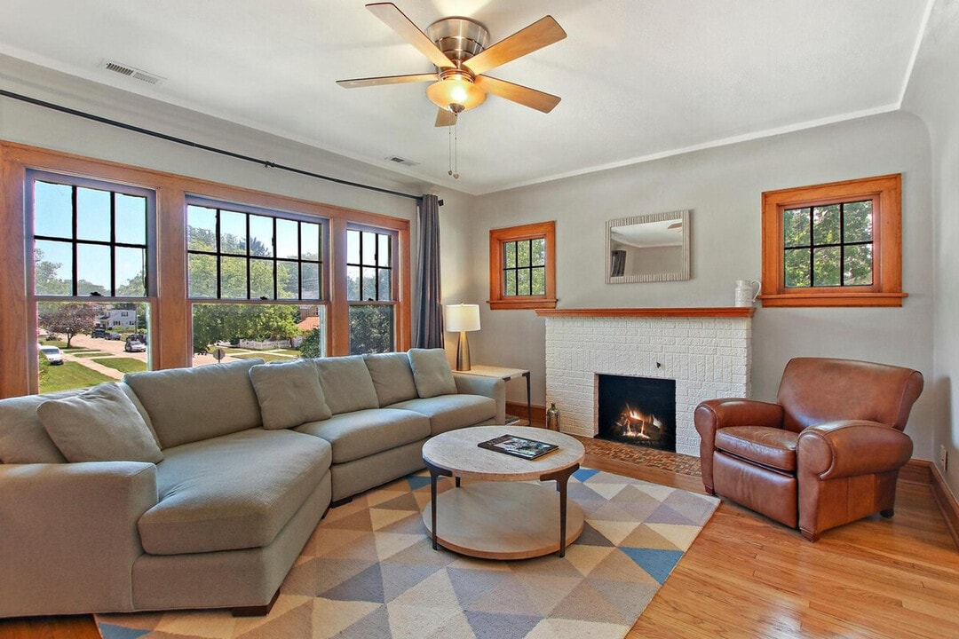 915 W Pacific Ave in Waukegan, IL - Foto de edificio