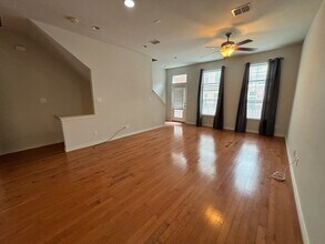 15840 Breedlove Pl in Addison, TX - Foto de edificio - Building Photo