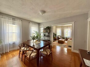 33 Pearson Ave, Unit 1 in Somerville, MA - Foto de edificio - Building Photo