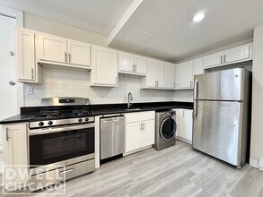 732 W Roscoe St, Unit 2S in Chicago, IL - Building Photo - Building Photo
