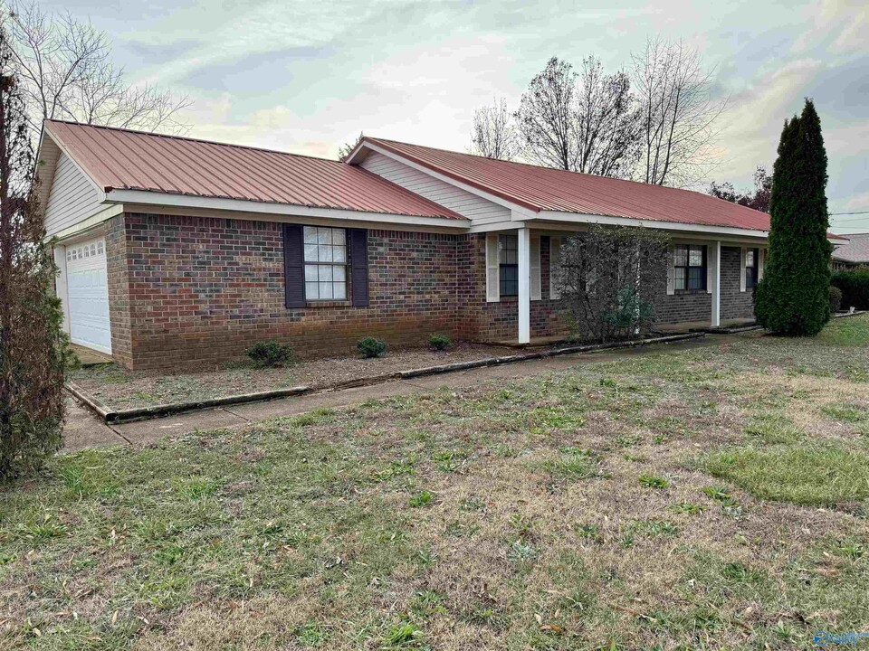 450 Joe Quick Rd in Hazel Green, AL - Building Photo