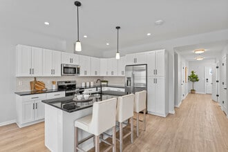 The Grand Meadows in East Granby, CT - Foto de edificio - Building Photo