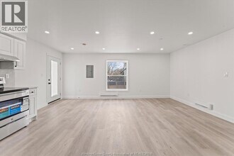 702 Pierre Ave in Windsor, ON - Building Photo - Building Photo