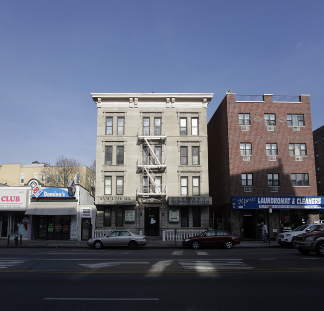 14909 Northern Blvd in Flushing, NY - Building Photo - Building Photo