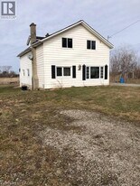 1073 Hwy 8 in Stoney Creek, ON - Building Photo