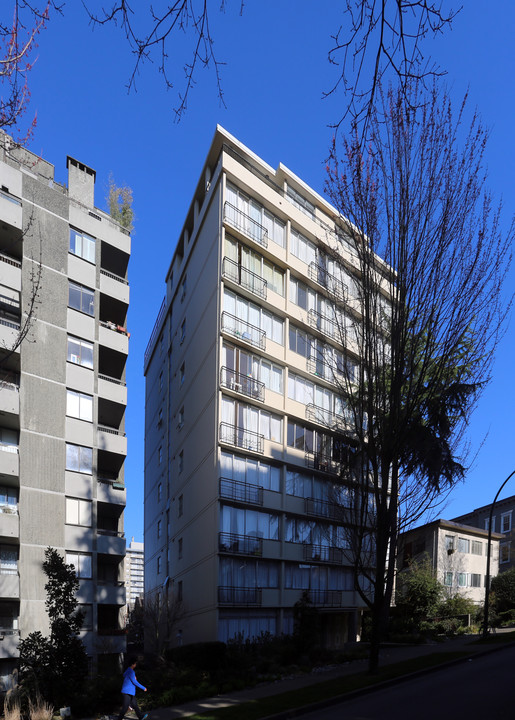 1445 Pendrell St in Vancouver, BC - Building Photo