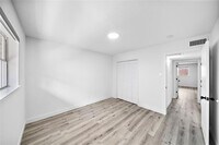 1106 W Tri Oaks Ln photo'