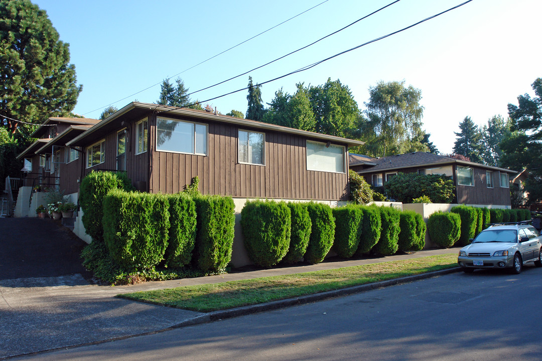 3737 SE Brooklyn St in Portland, OR - Foto de edificio