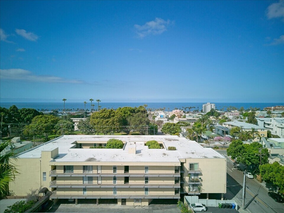 2311 4th St, Unit 220 in Santa Monica, CA - Building Photo
