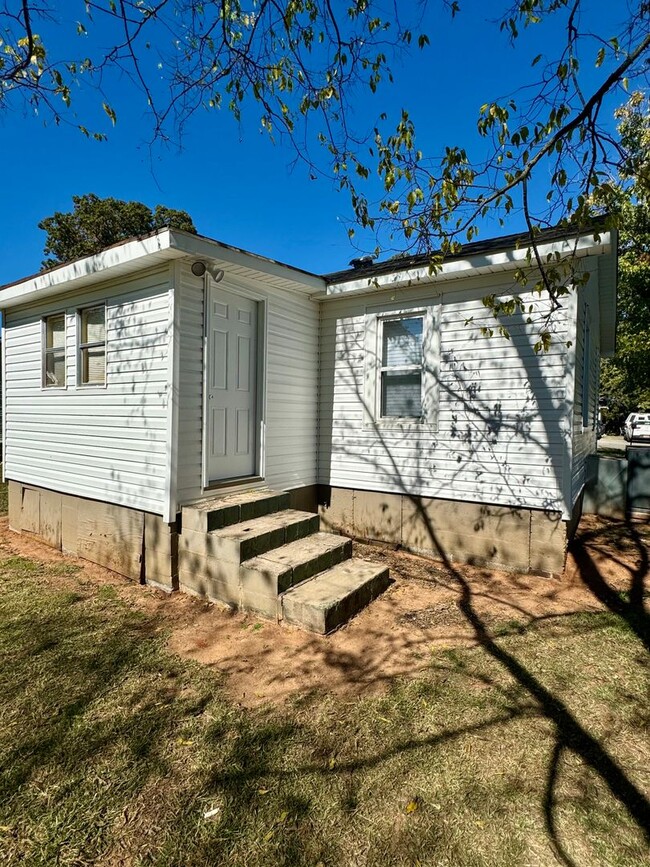 410 Chestnut St in Athens, AL - Foto de edificio - Building Photo