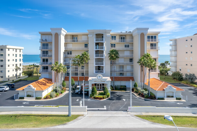 OCEAN OASIS in Cocoa Beach, FL - Foto de edificio - Building Photo