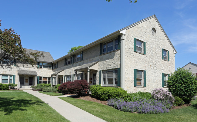 Bay Village Townhomes photo'