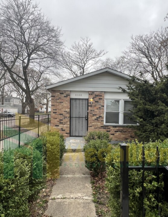 8358 S Morgan St in Chicago, IL - Building Photo