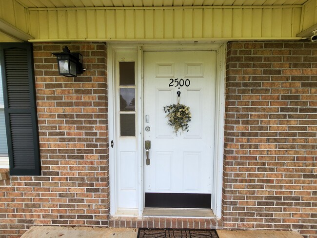 2500 Neal Metcalf Rd in Enterprise, AL - Foto de edificio - Building Photo