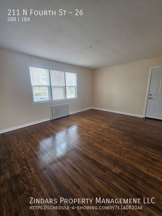 211 N 4th St in Hoopeston, IL - Building Photo