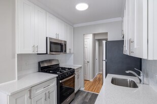 Maple Crest Apartments at Williston Park in Williston Park, NY - Building Photo