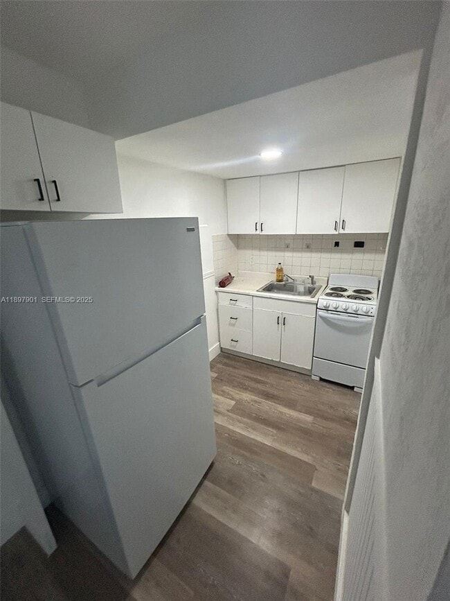 property at 1035 N Andrews Ave