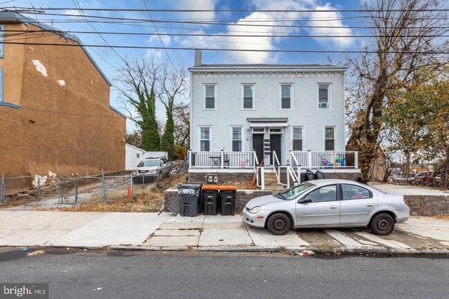 property at 608 E 9th St