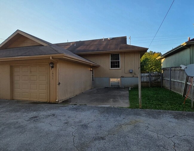 property at 1951 E Battlefield Rd