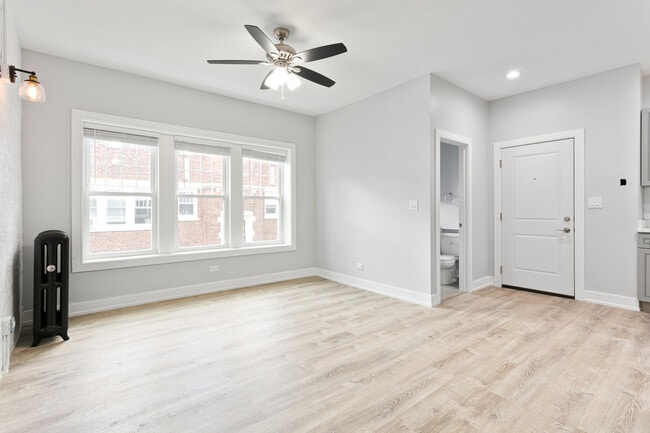 1057 W Glenlake Ave in Chicago, IL - Building Photo - Building Photo