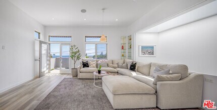 728 W 37th St in Los Angeles, CA - Building Photo - Building Photo