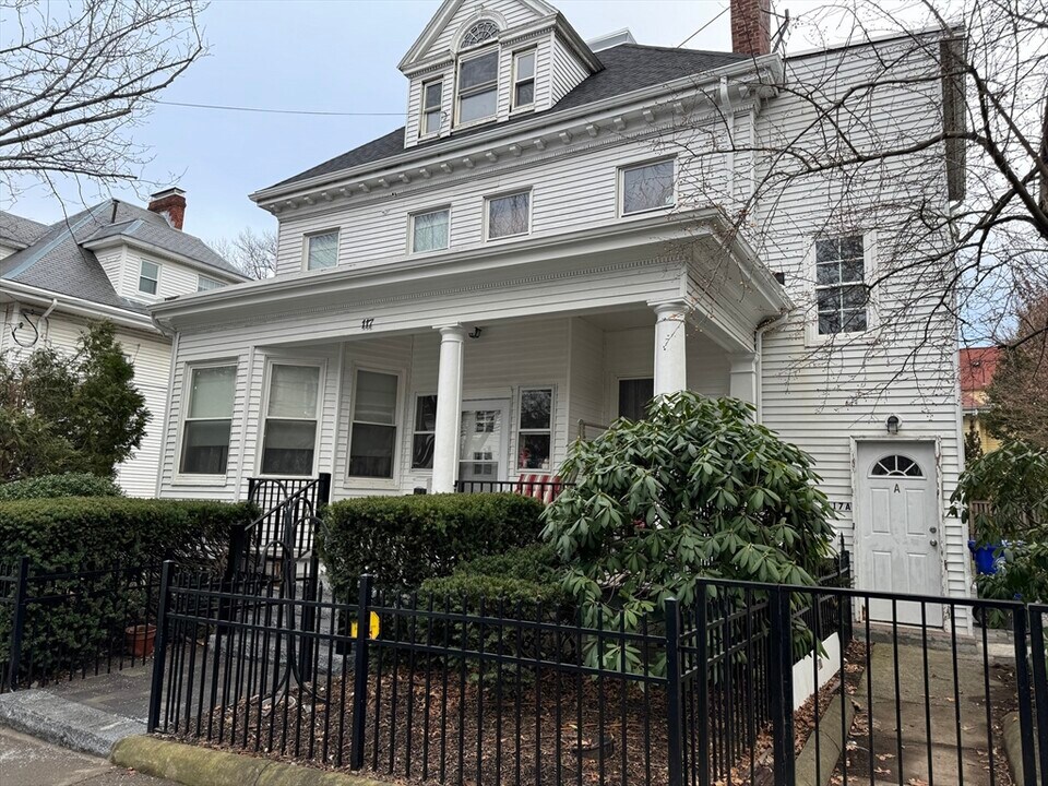 117 Thorndike St in Brookline, MA - Building Photo