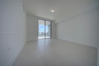 300 Sunny Isles Blvd, Unit 4-1904 in Sunny Isles Beach, FL - Building Photo - Building Photo