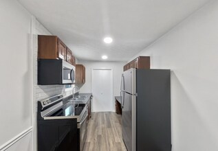 717 Cleveland Ave in Hamilton, OH - Foto de edificio - Building Photo