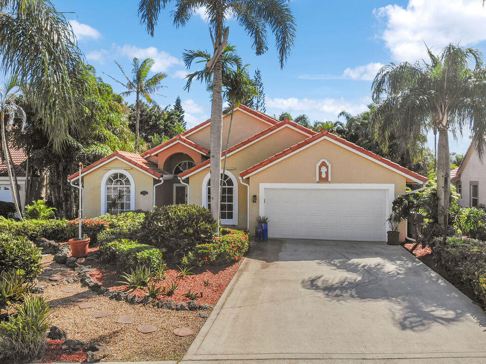 1256 Lake Breeze Dr in Wellington, FL - Building Photo