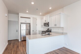 Holbrook Towns in Lehi, UT - Foto de edificio - Interior Photo