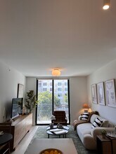 2535 NE 182nd St, Unit A12 in North Miami Beach, FL - Building Photo - Building Photo