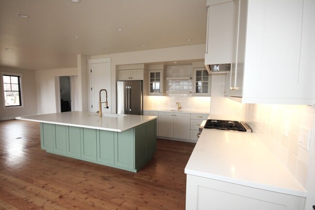 1023 Creekview Dr in Whitefish, MT - Building Photo - Building Photo