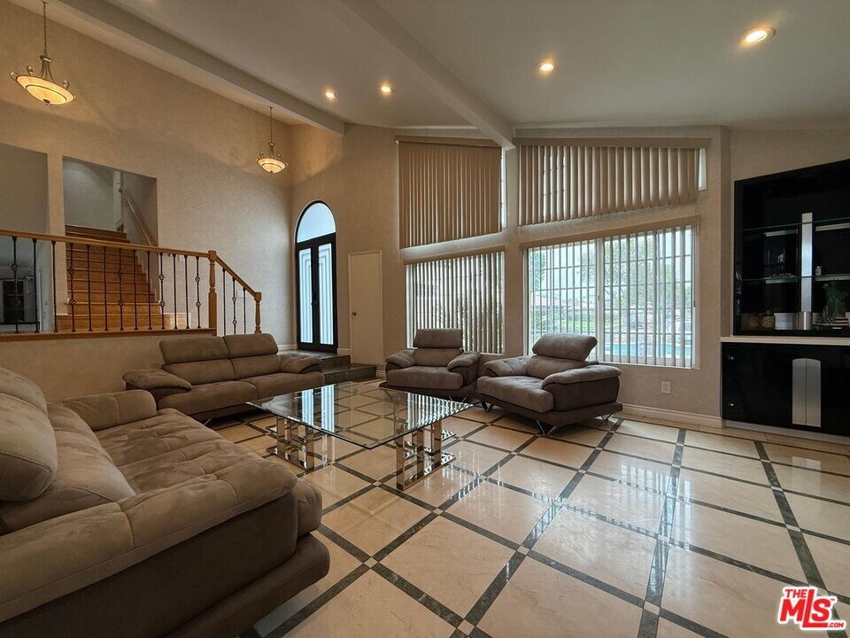 8828 Dempsey Ave in Los Angeles, CA - Foto de edificio