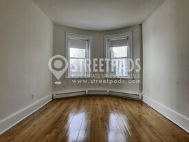 19 Fairbanks St in Brookline, MA - Building Photo