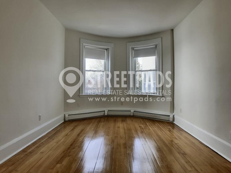 19 Fairbanks St in Brookline, MA - Building Photo