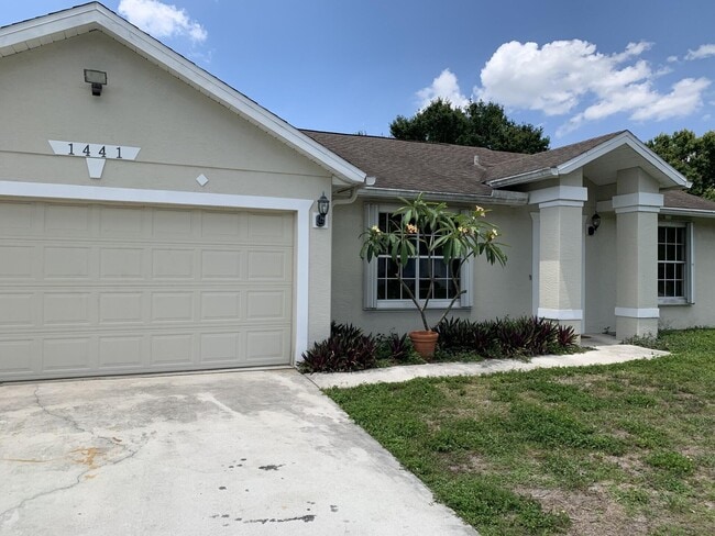 1441 SW Medina Ave in Port St. Lucie, FL - Building Photo - Building Photo
