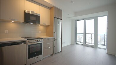 75-3175 James St S in Hamilton, ON - Building Photo - Building Photo