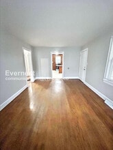 1715 Longview Dr in Winston-Salem, NC - Foto de edificio - Building Photo